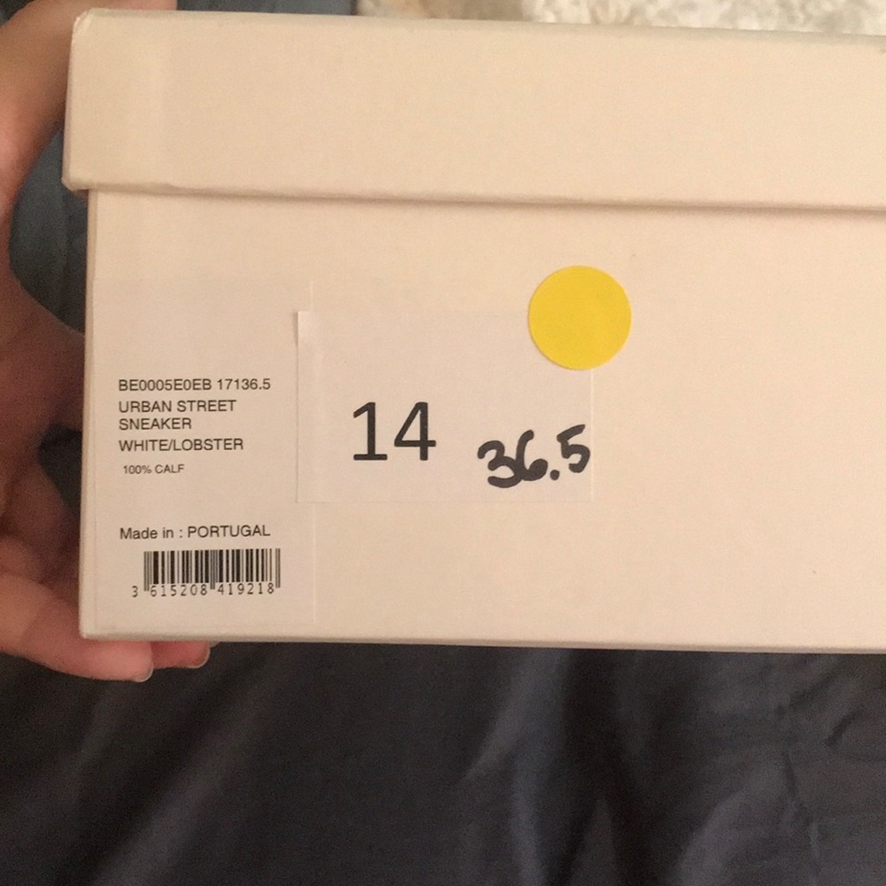 New In Box. GIVENCHY - Picture 7 of 11